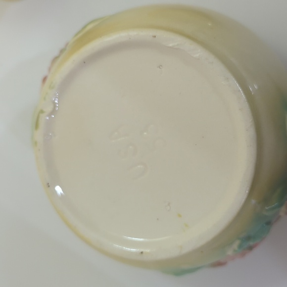 Vintage Hull Pottery Sunglow Grease Pot and Salt & Pepper Shaker Set . - Picture 7 of 8